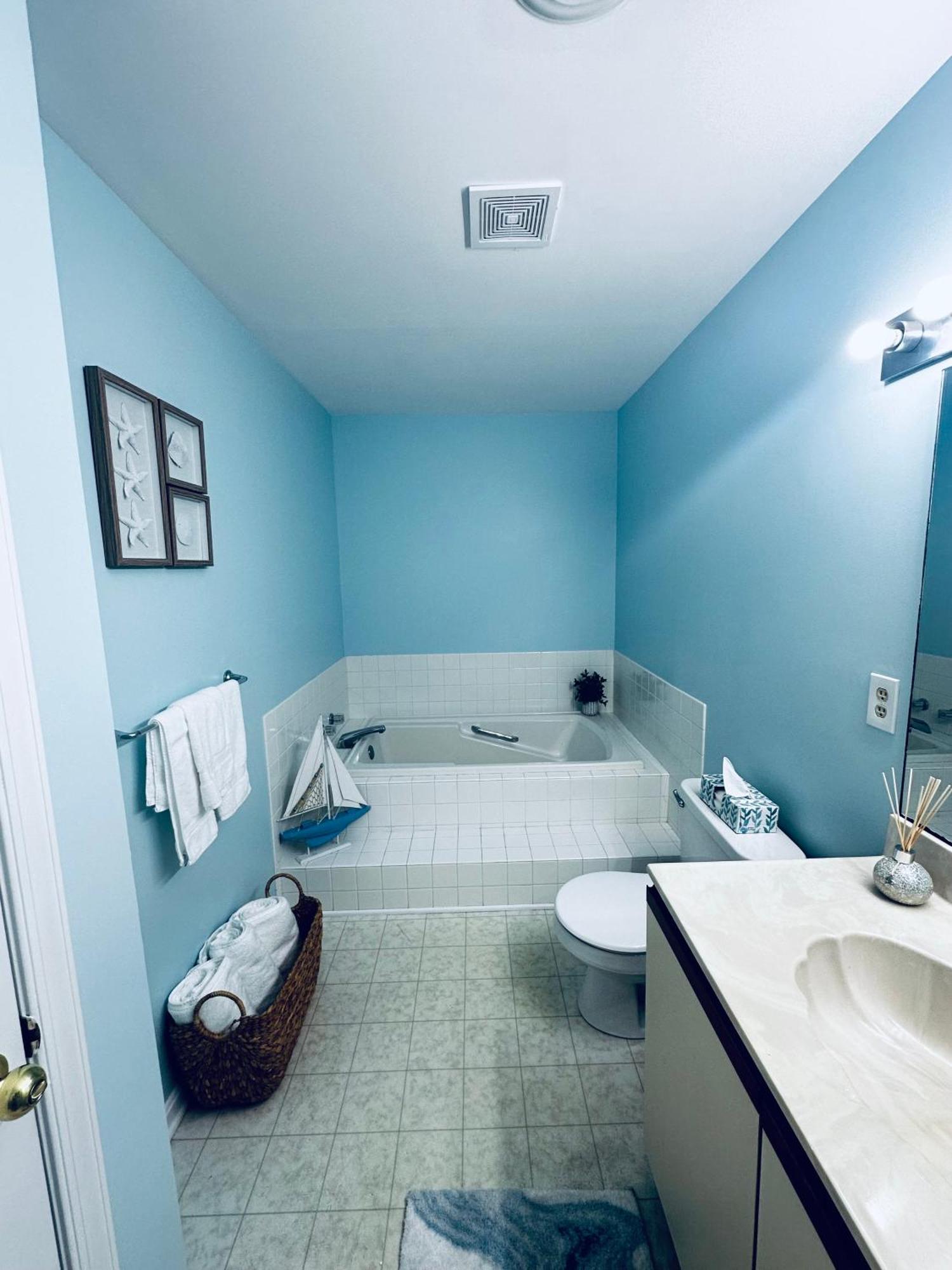 Cozy Home Walking Distance From Beach With Private Patio آوشين سيتي المظهر الخارجي الصورة